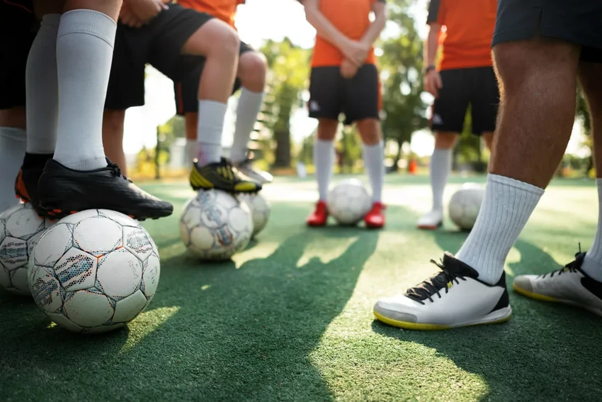 Зачем футболисты носят гетры: скрытые функции спортивного аксессуара