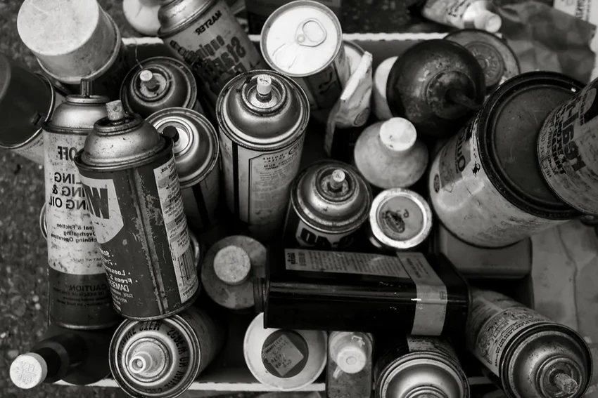 Что нельзя оставлять в машине летом: 10 опасных вещей, включая аэрозоли и крем