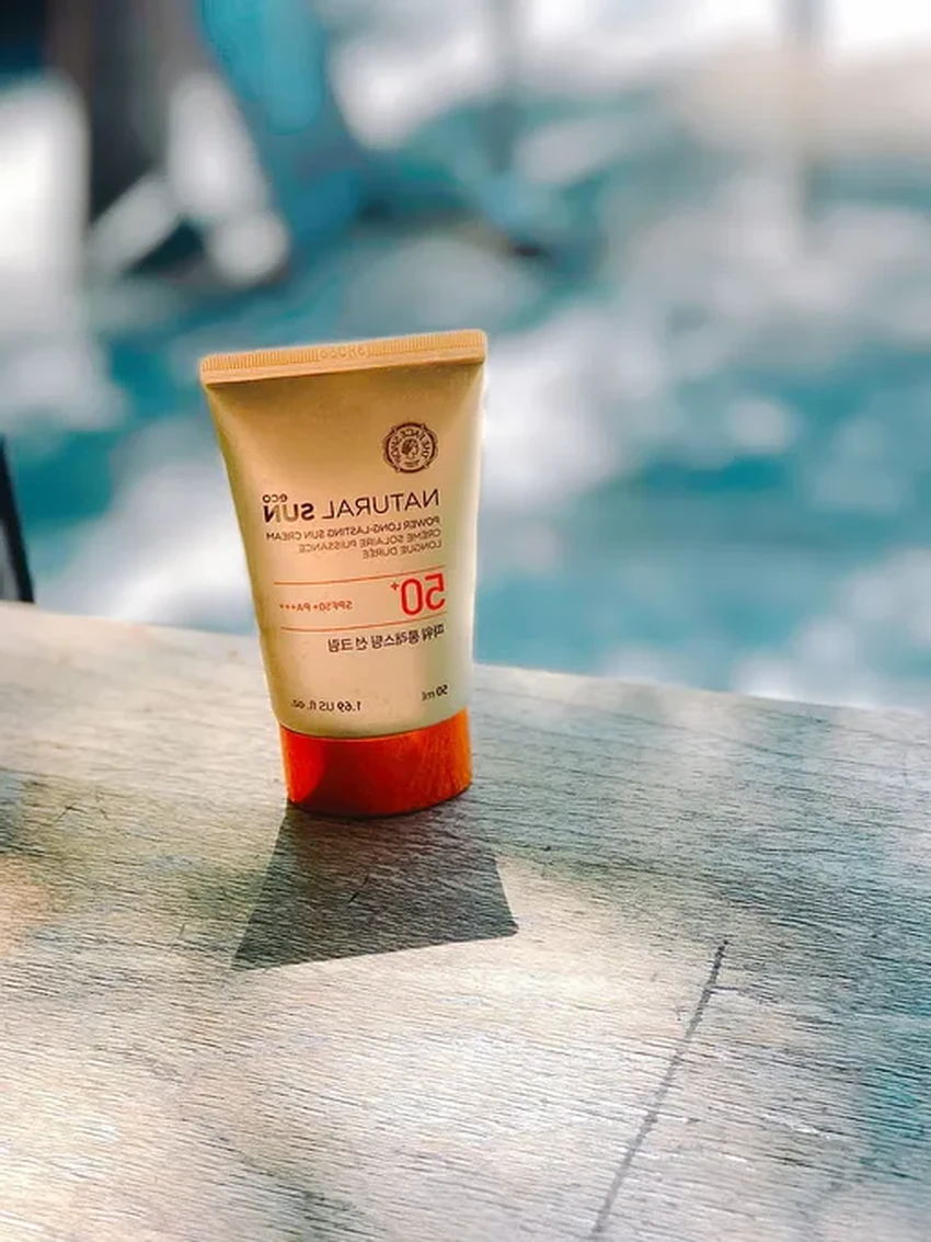 Что нельзя оставлять в машине летом: 10 опасных вещей, включая аэрозоли и крем