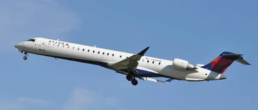 Нью-Йорк: два самолета едва разминулись при взлете и посадке