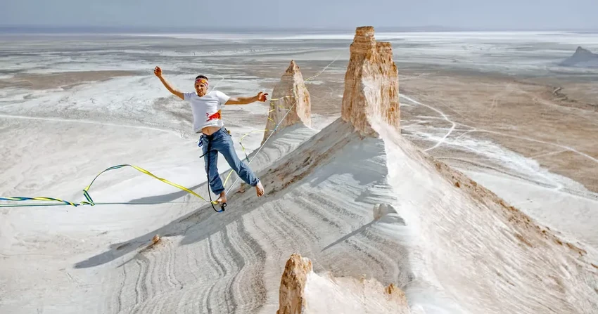 Невероятный переход: 3,6 км по слэклайну через Мессинский пролив