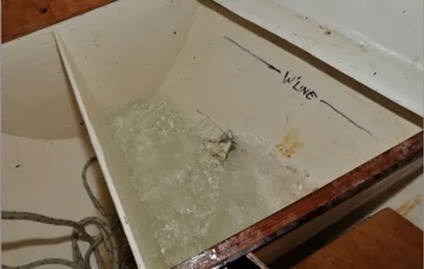 Эксперимент: какие способы заделать пробоину в яхте работают на самом деле