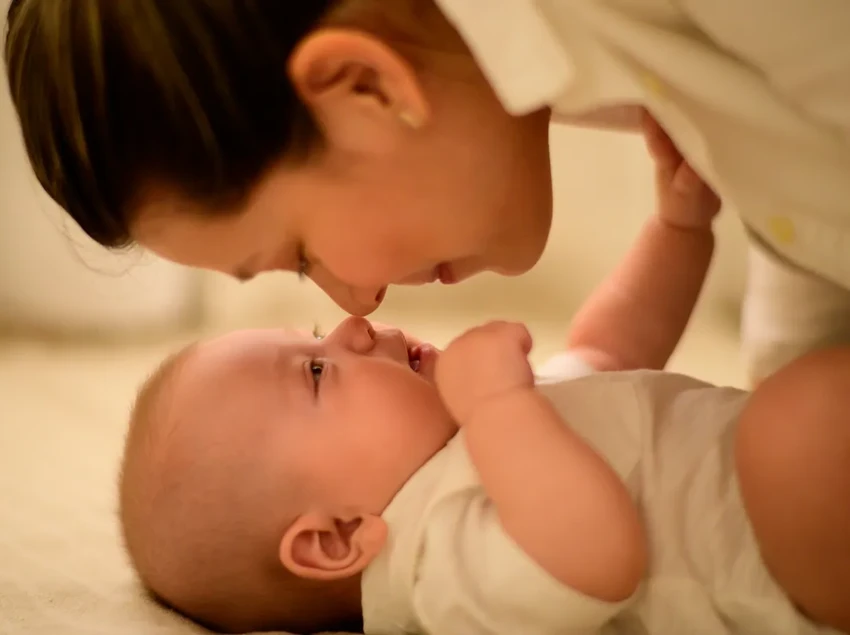 Поцелуи Брежнева и наука: как биохимия объясняет наш самый древний ритуал