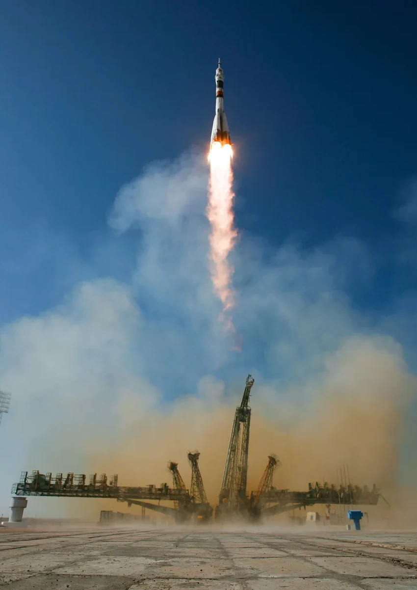 Чем масса отличается от веса: объясняем на Луне, в лифте и космосе