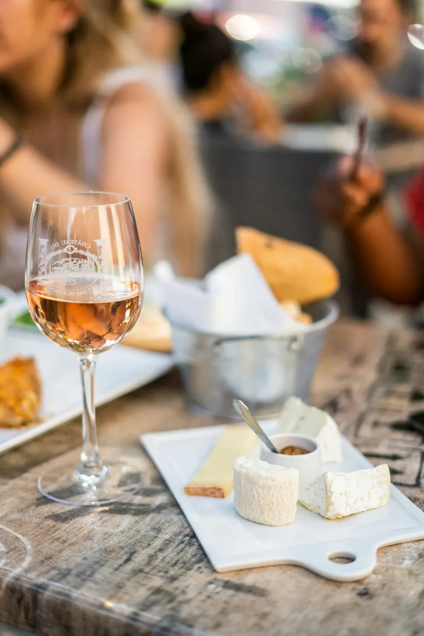 Заблуждение о розовом вине: почему его нельзя подавать слишком холодным