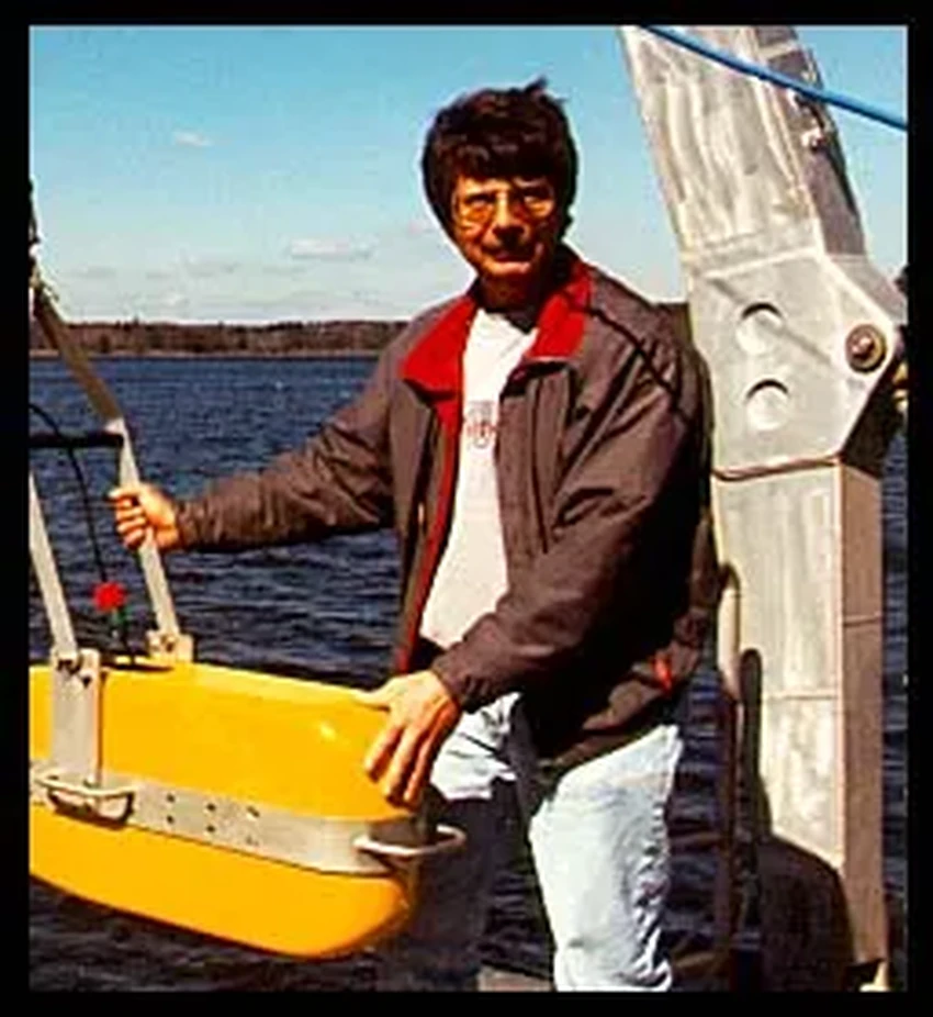 Пропавший 53 года назад самолет нашли на дне озера