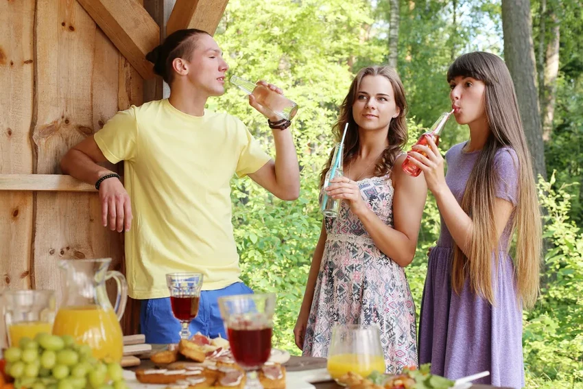 Простые дачные лайфхаки: как починить сетку, отмыть мангал и отпугнуть комаров