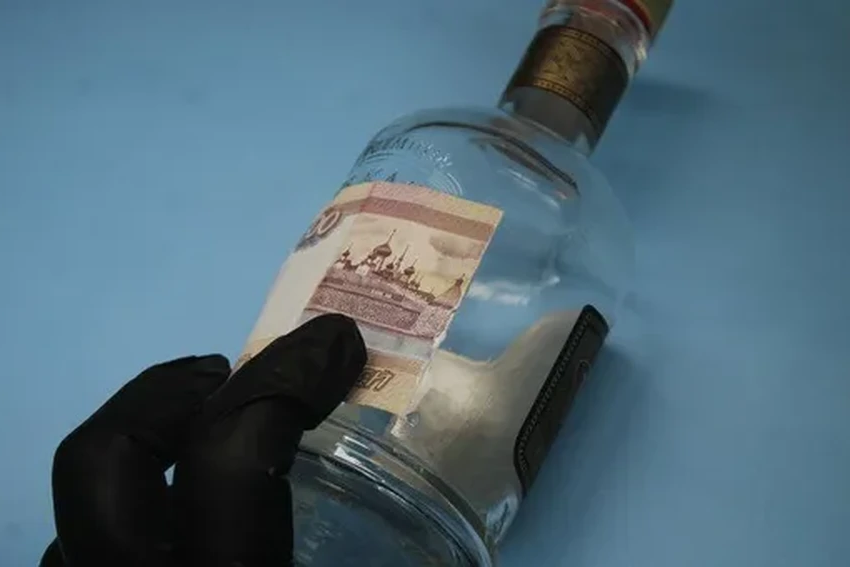 Порванная купюра: как починить деньги, чтобы их взяли в магазине