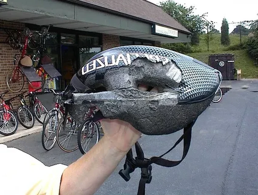 Велошлем: что перевешивает — доказанная защита или скрытые риски?