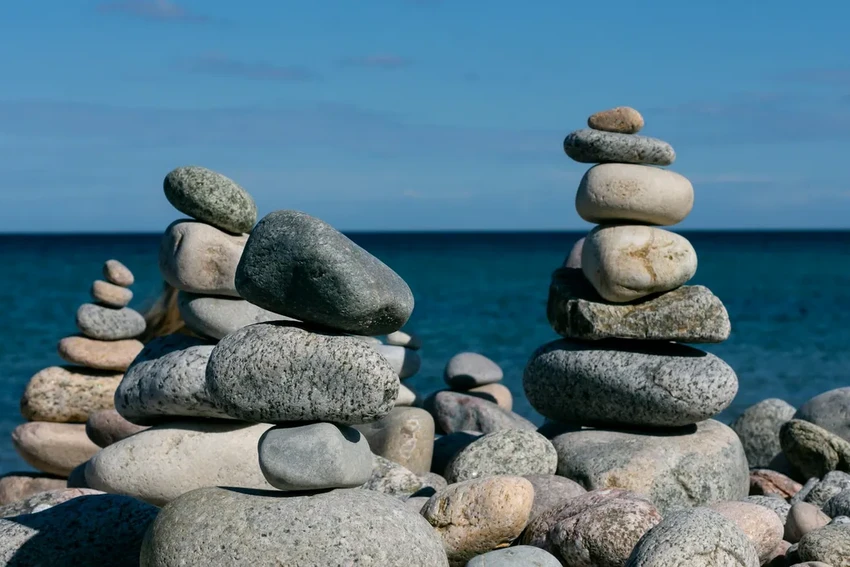 Google AI советует есть камни и добавить клей в пиццу