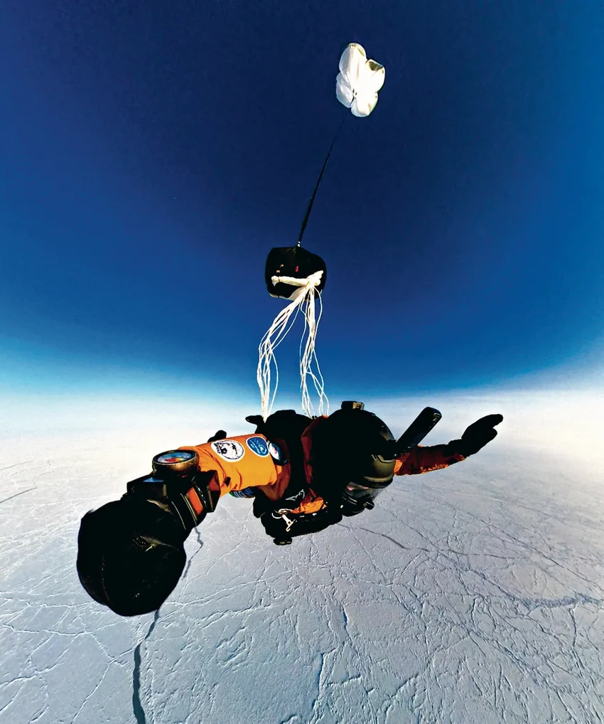 Прыжок с парашютом на Северный полюс: как это — лететь со скоростью 400 км/ч