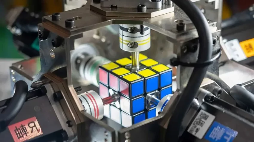 Робот побил мировой рекорд по сборке кубика Рубика за мгновение