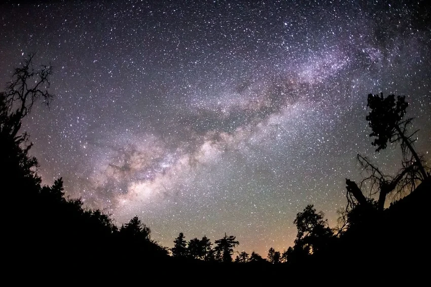 Главные космические открытия недели: новая экзопланета, туманность Ориона и слияние квазаров