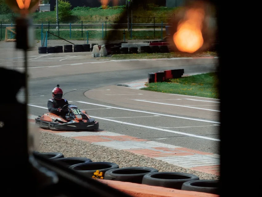 Личный опыт: как новый смартфон снимает гоночные болиды и макросъёмку