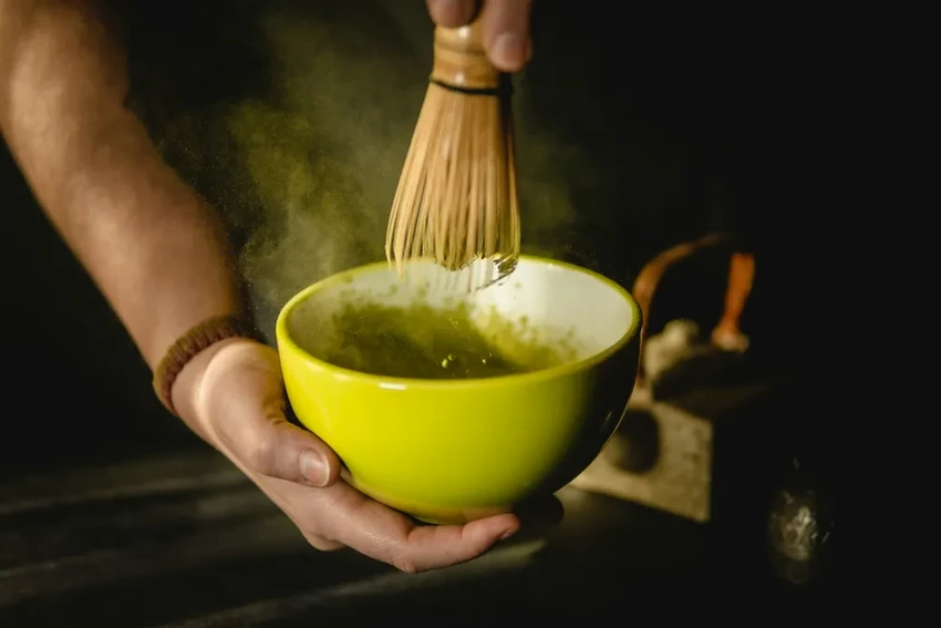 Чай матча защищает десны: научное открытие о пользе полоскания рта