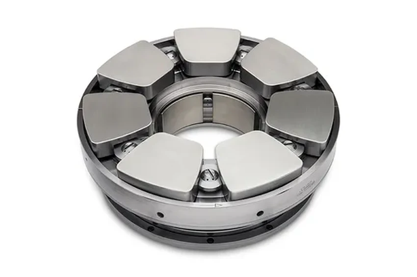 Как жесткий диск вращается годами без шума и износа: секрет в подшипнике