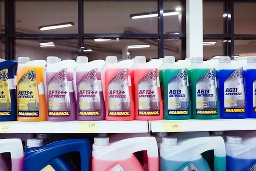 Когда менять антифриз в машине: главные признаки и сроки замены