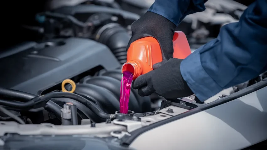 Когда менять антифриз в машине: главные признаки и сроки замены