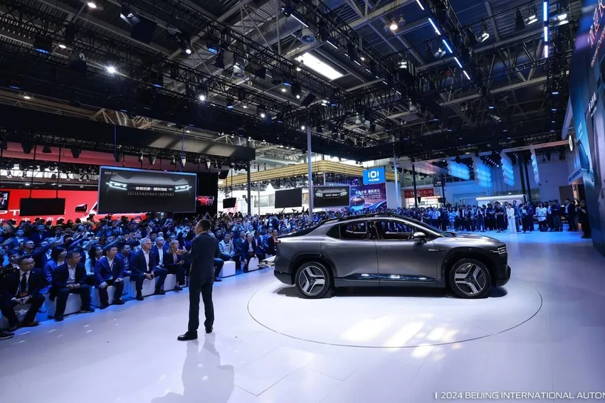 Nevo E07: первый серийный автомобиль-трансформер представлен на Пекинском автосалоне