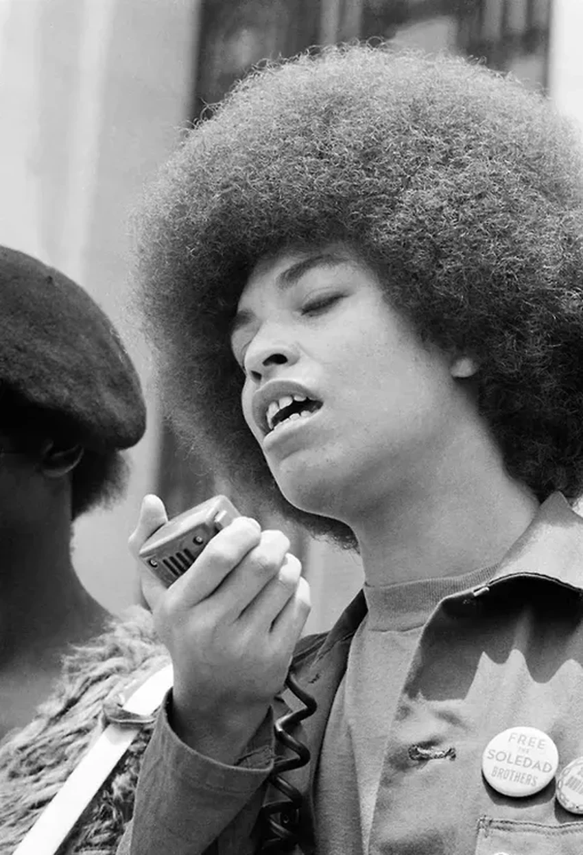 Анджела Дэвис: как активистка попала в список самых разыскиваемых ФБР