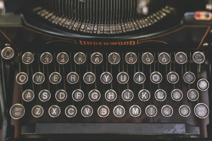 Почему буквы на клавиатуре расположены не по алфавиту: история QWERTY