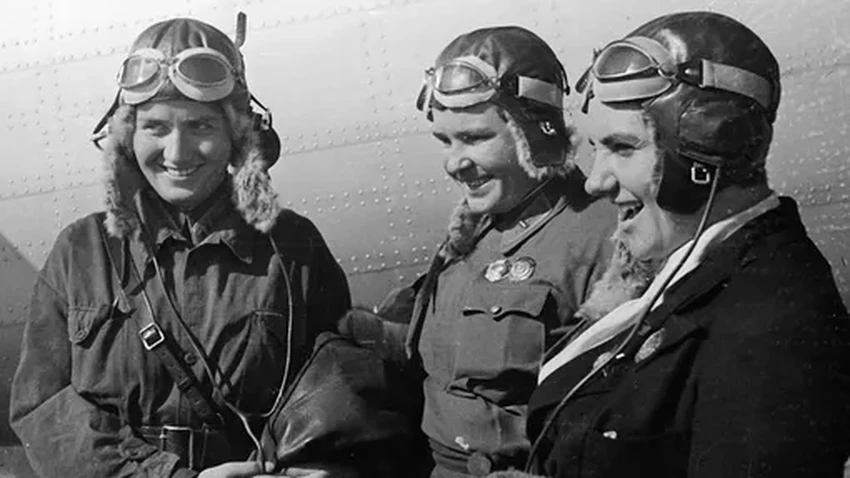 Первый женский беспосадочный перелёт: как три лётчицы покорили рекорд
