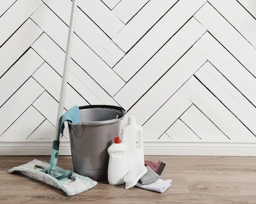 7 предметов, которые испортятся от воды: как их чистить правильно