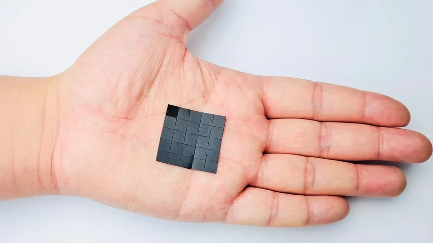 Наклейка на горло вместо голоса: как говорить без звука