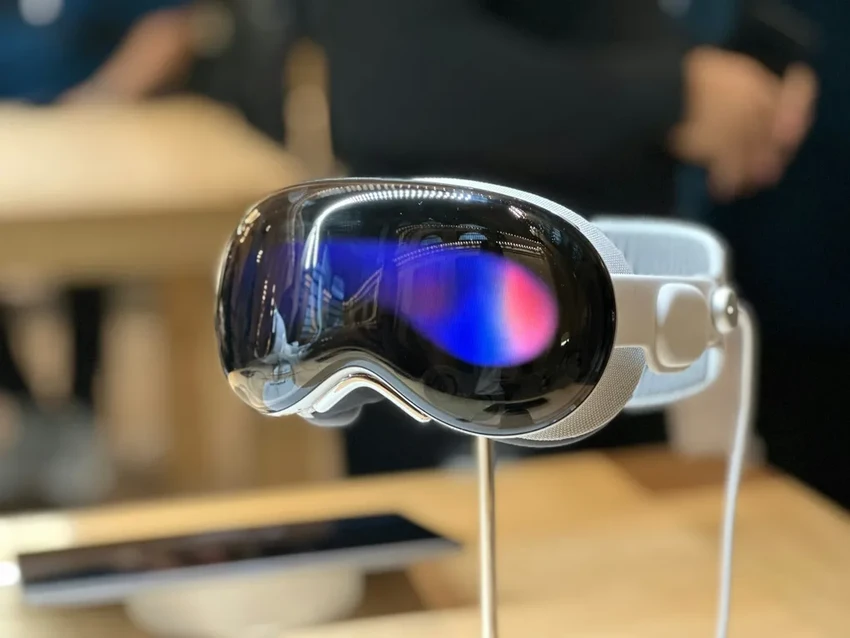 Apple Vision Pro в хирургии: как очки помогли провести операцию на позвоночнике