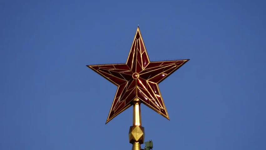 Рубиновые звёзды Кремля: история вечного огня на башнях