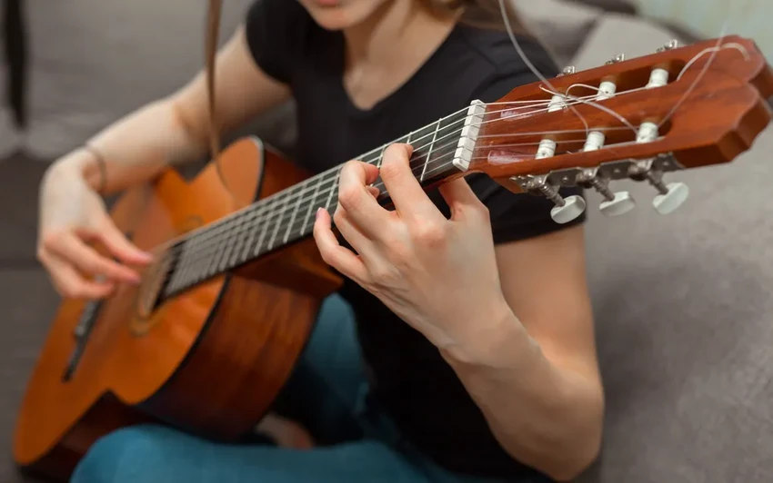 Гитара с нуля: как быстро играть песни и не заскучать