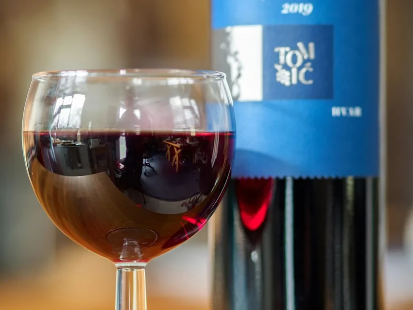 Как избежать похмелья: что говорит наука о выборе напитков и закуски