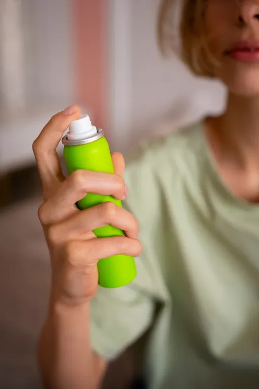 Сухой шампунь не только для волос: 5 неожиданных способов применения