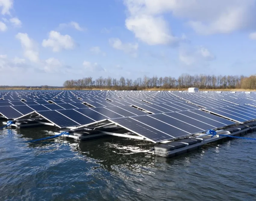 Плавучие солнечные электростанции: как они влияют на экологию водоёмов