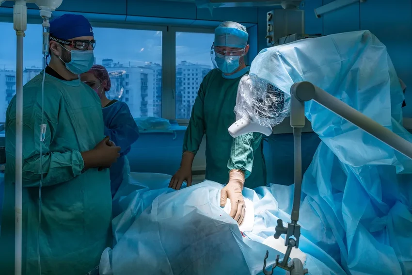 В Москве провели первую в мире операцию с биопечатью прямо в рану