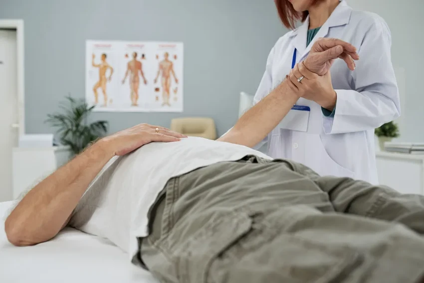 Российский прорыв: создан первый в мире препарат для лечения болезни Бехтерева