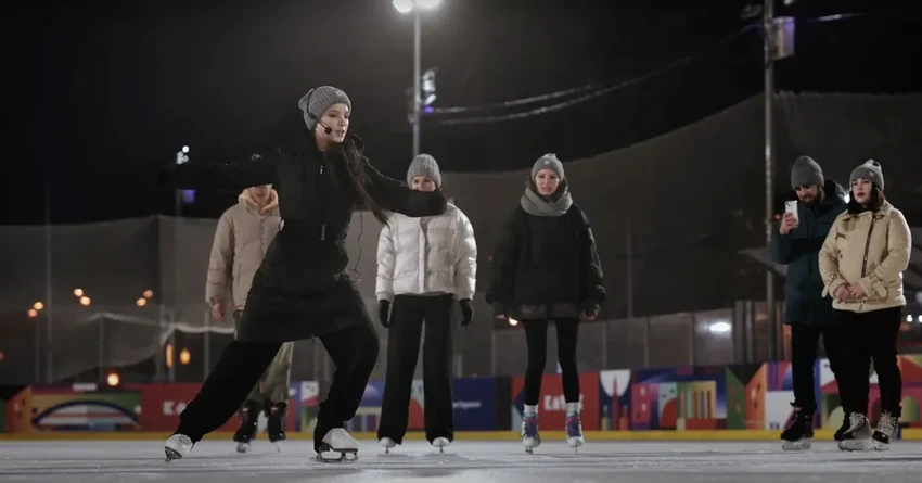 Автомобили Omoda на льду: бренд открыл зону на главном катке в Парке Горького