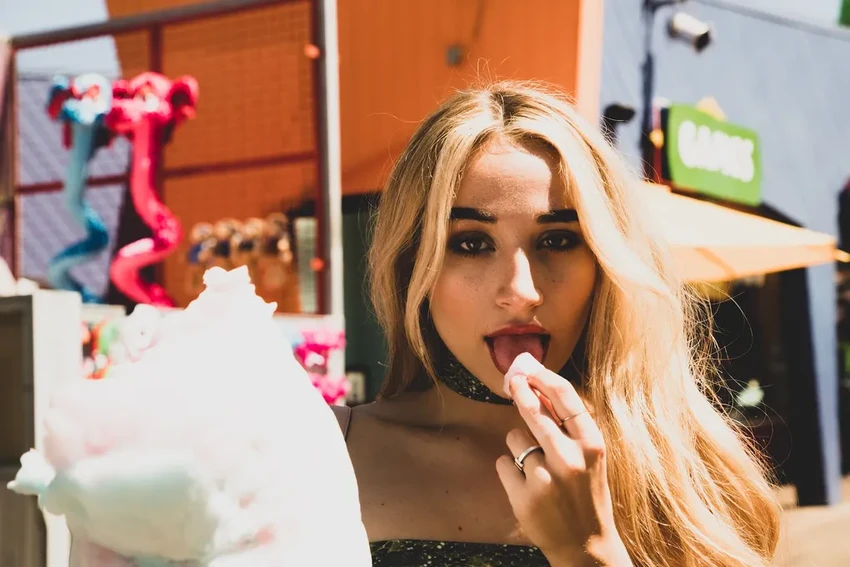 Зубная нить: зачем она нужна и почему ее используют стоматологи