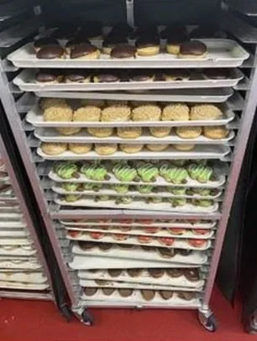 В Австралии женщина угнала фургон с десятью тысячами пончиков внутри