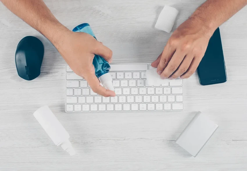 Полная инструкция: как правильно почистить клавиатуру от пыли, крошек и грязи