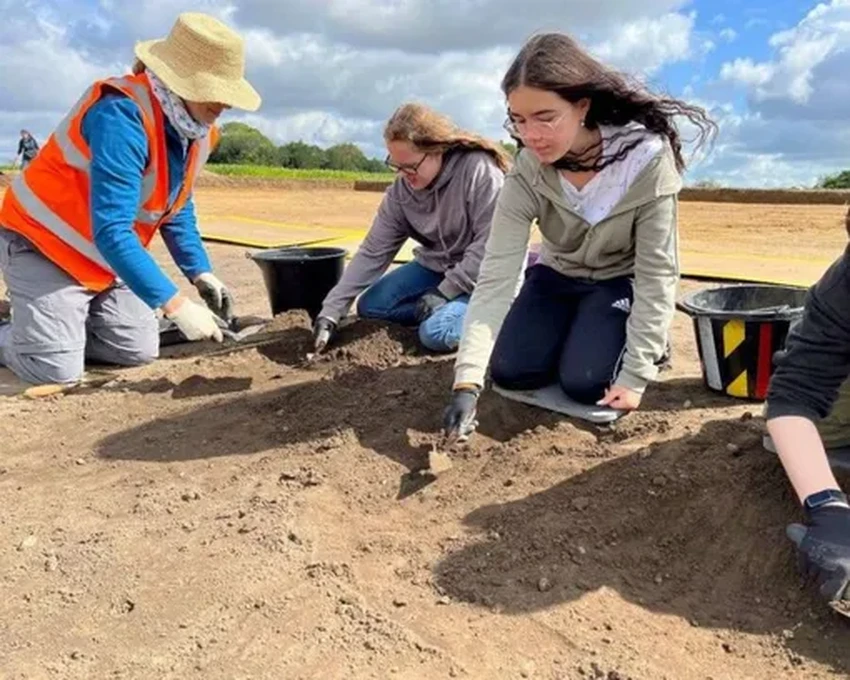 Археологи нашли в Англии 1400-летний языческий храм королей Восточной Англии