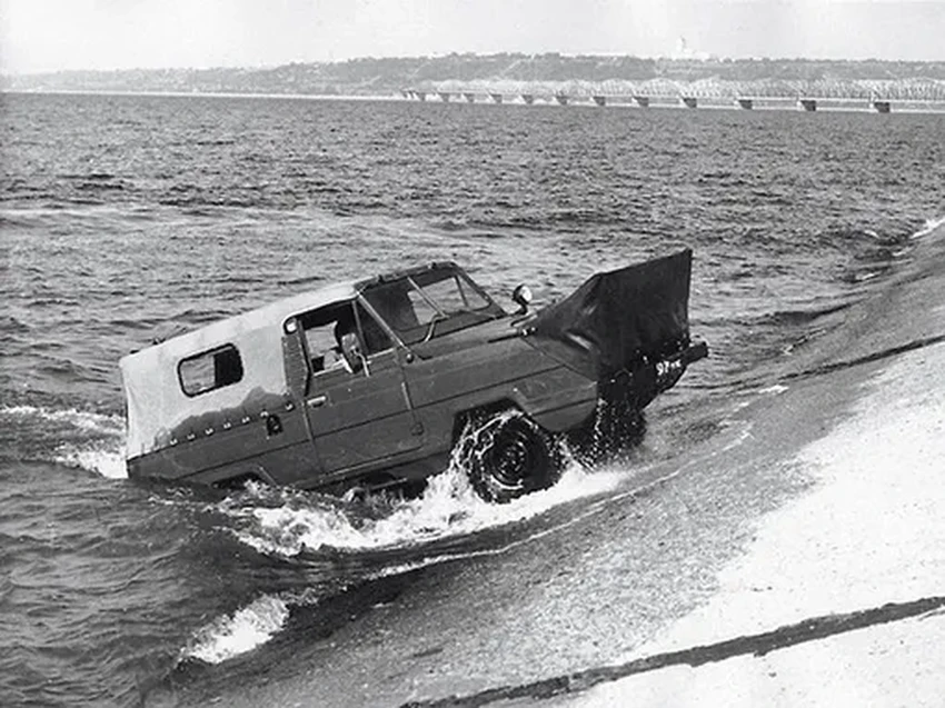УАЗ «Ягуар»: как советский внедорожник-амфибия покорил Волгу