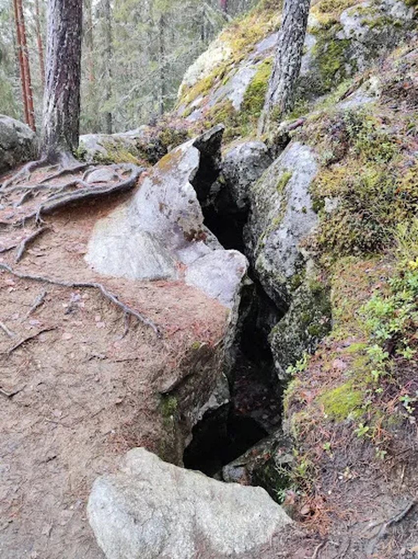 В пещере «Церковь Дьявола» люди чувствуют духов. Что нашли учёные?