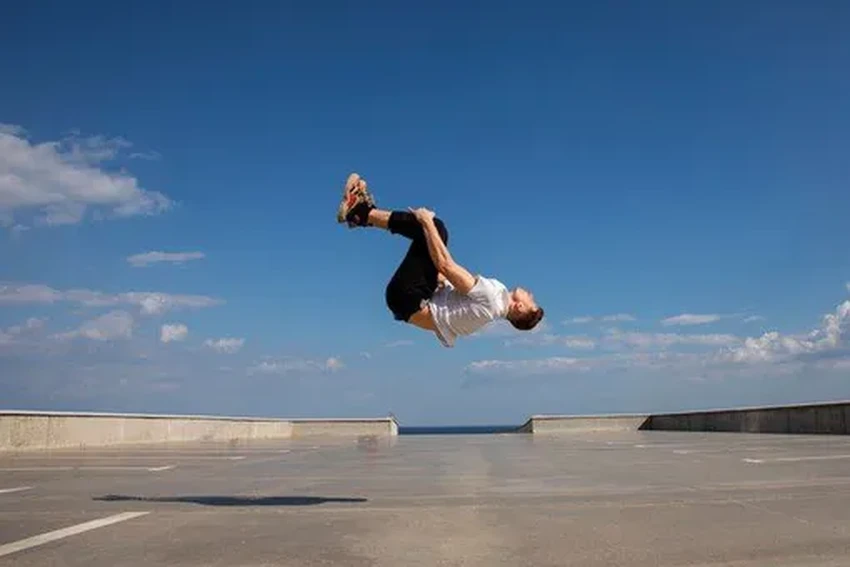 Что будет, если подпрыгнуть на крыше поезда: физика для любопытных