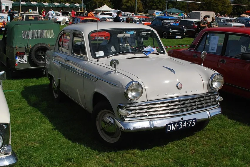 Как водили деды: 4 неожиданные особенности старых «Москвичей» и «Волг»