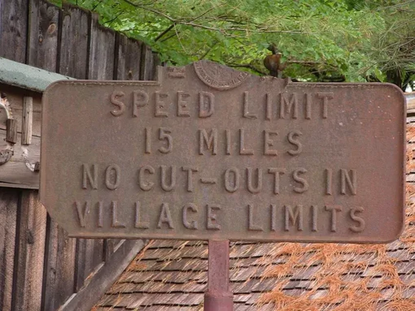 Как ловили лихачей до изобретения радаров: история борьбы со скоростью