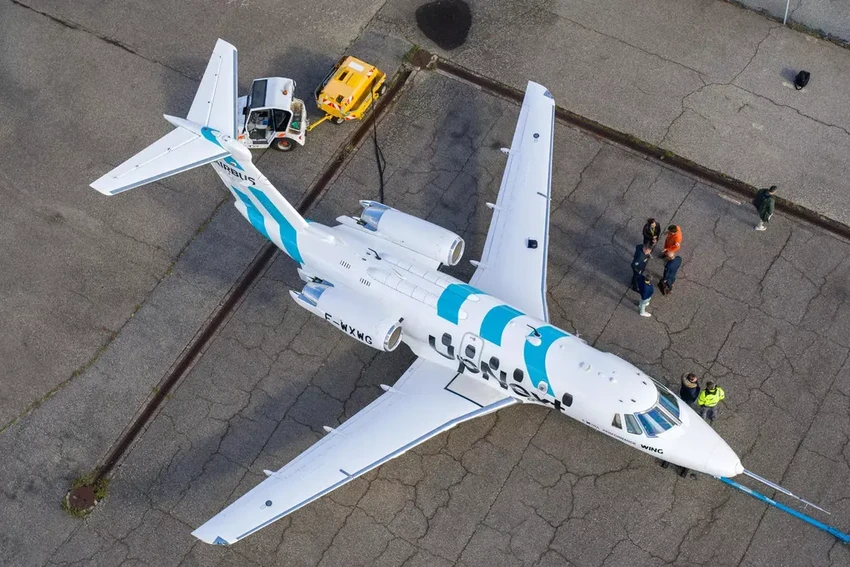 В небо поднялся самолет с гибким крылом от Airbus