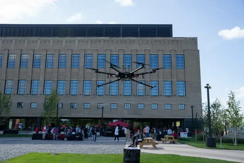 Заброшенный вокзал Детройта ожил: как в нём теперь тестируют дронов-курьеров