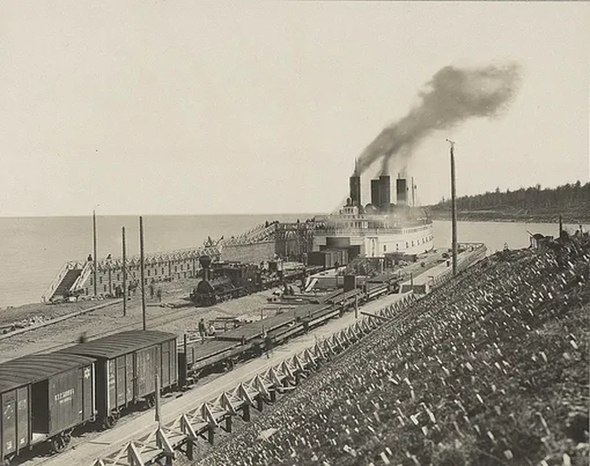 Куда пропал «Байкал»: история ледокола-парома, глотавшего поезда