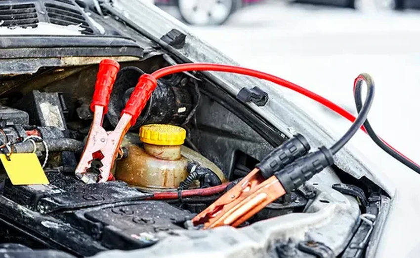 Как уберечь автомобильный аккумулятор от разряда зимой: практичные советы